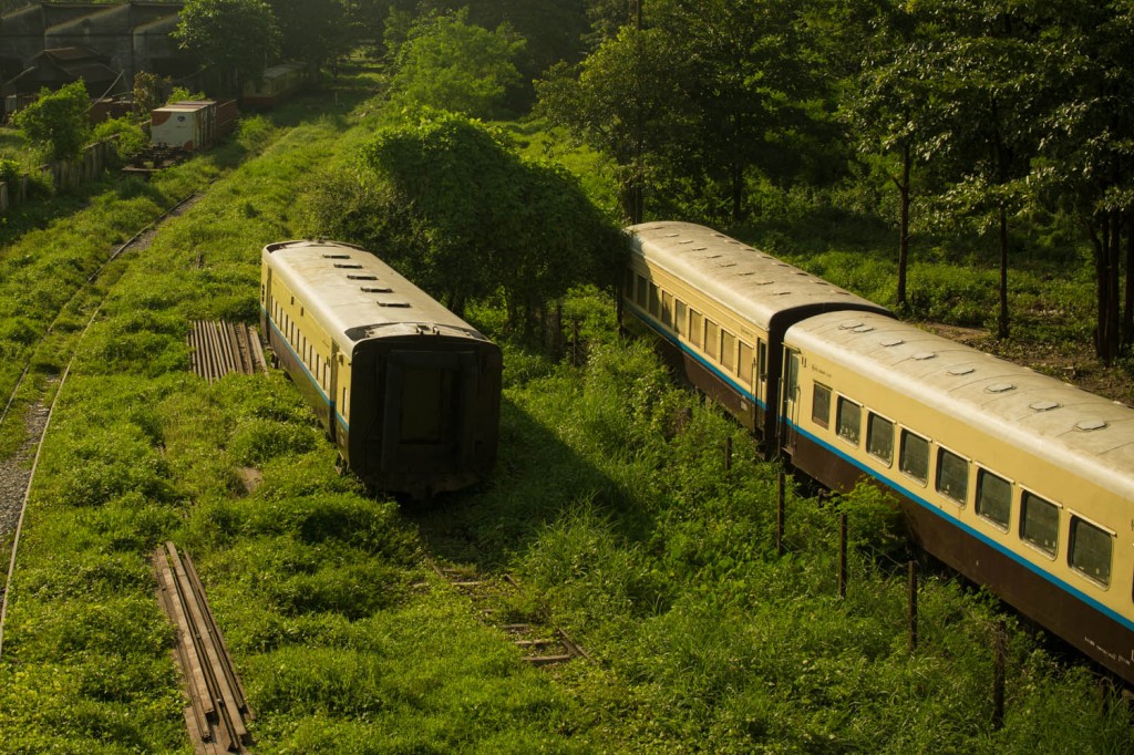 trains in yangon