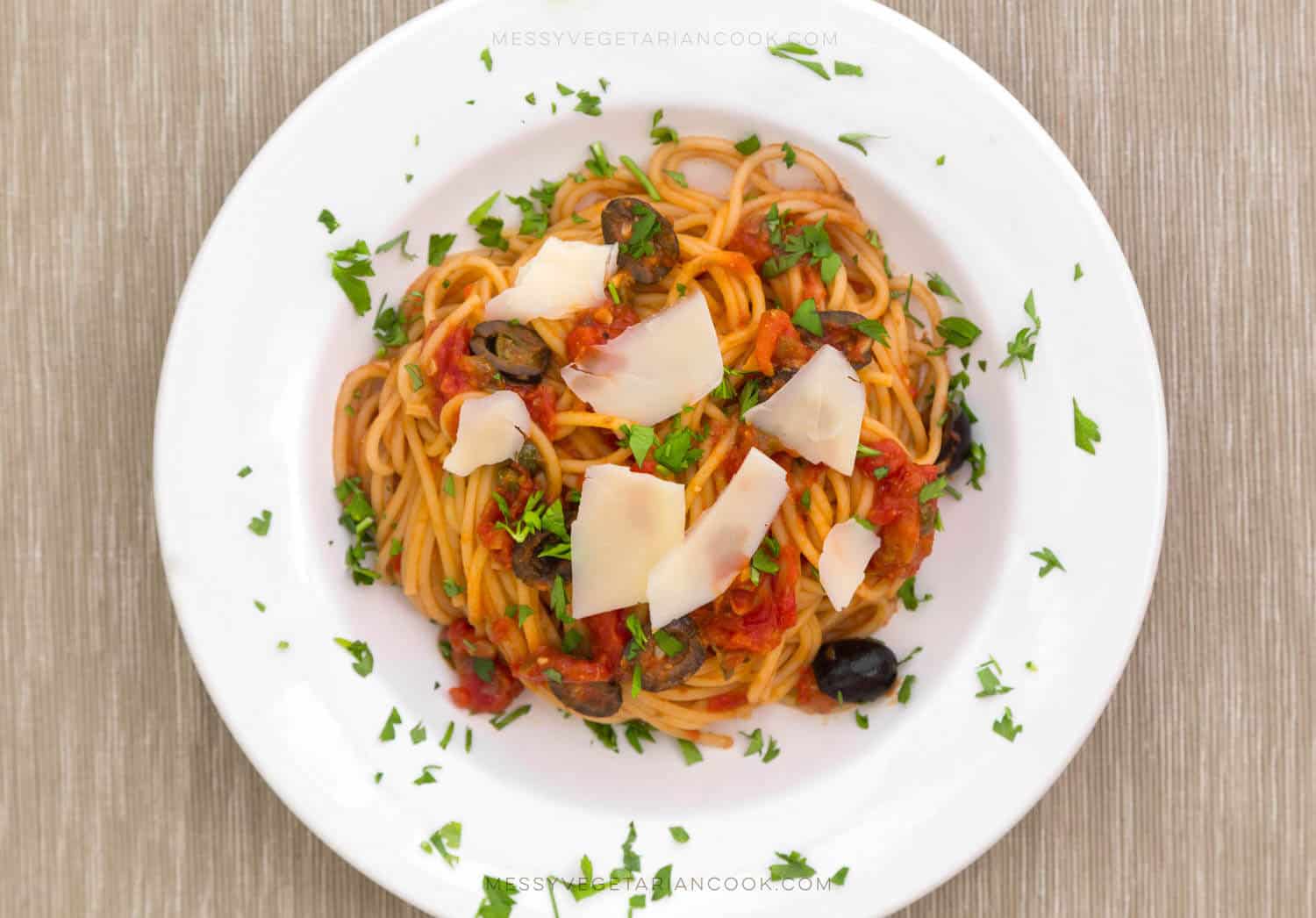 Vegan spaghetti Puttanesca
